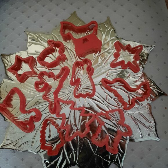 25 Christmas Cookie Cutters and 1 Stamp - Picture 2 of 2